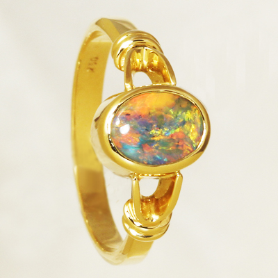 18k Yellow Gold Ring with a BLACK OPAL Gorgeous red multicolour, bright and strong fire